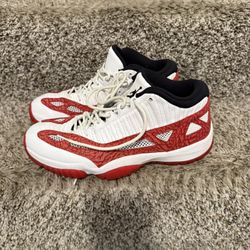 Retro Jordan 11 Low IE Size 8.5