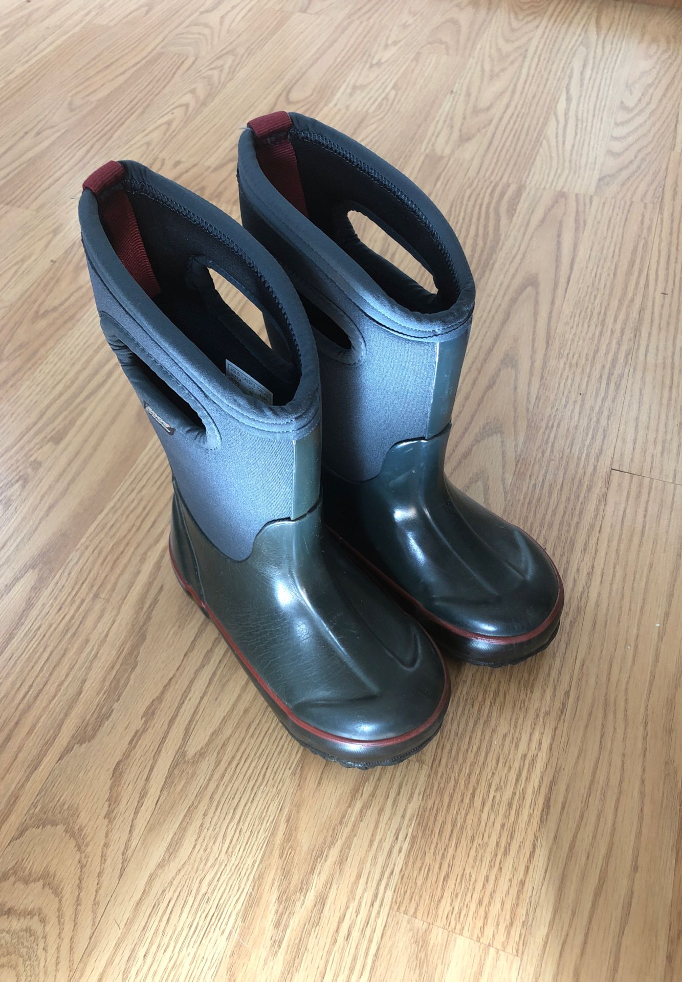 Kids BOGS rain/snow boots size 10