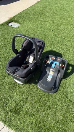 Uppababy Mesa with 2 bases