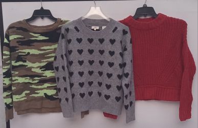 Ladie's Sz Small Sweaters