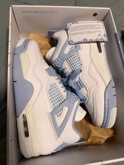 Forget me nots 4’s NEVER WORN or out the box