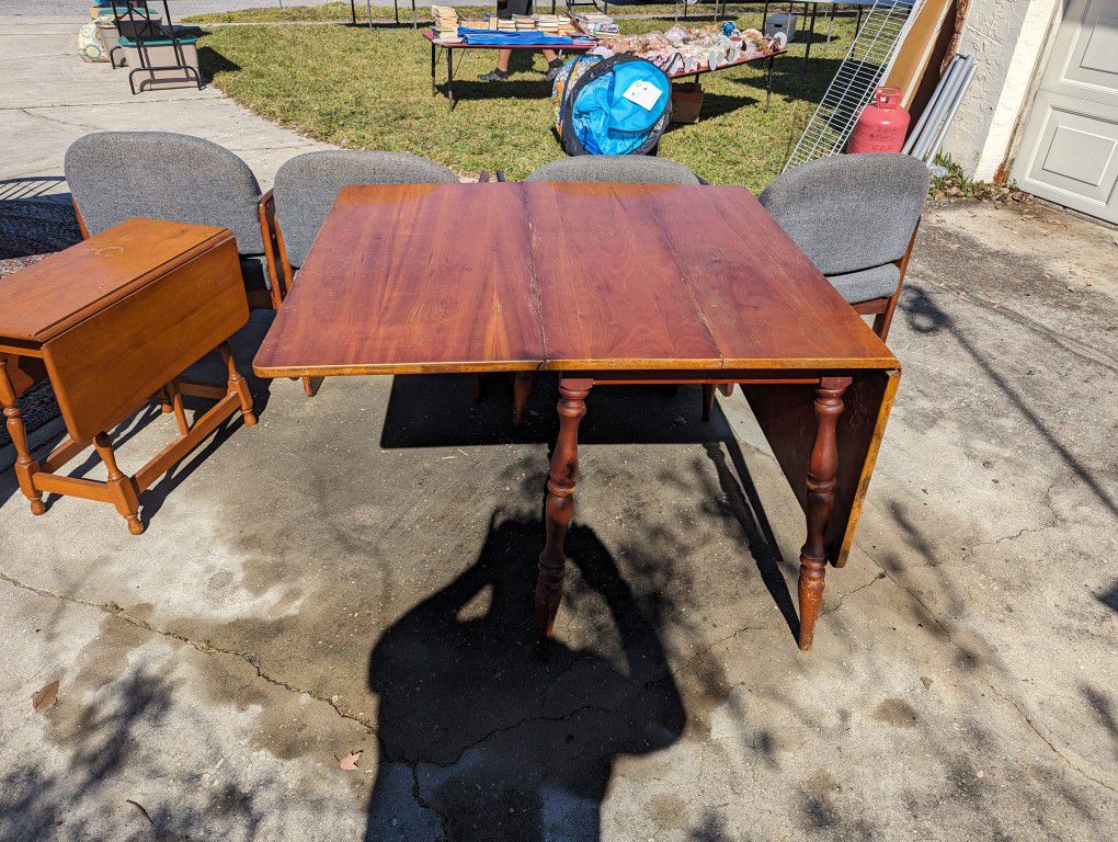 Early American Antique Drop Leaf Dinner Table 
