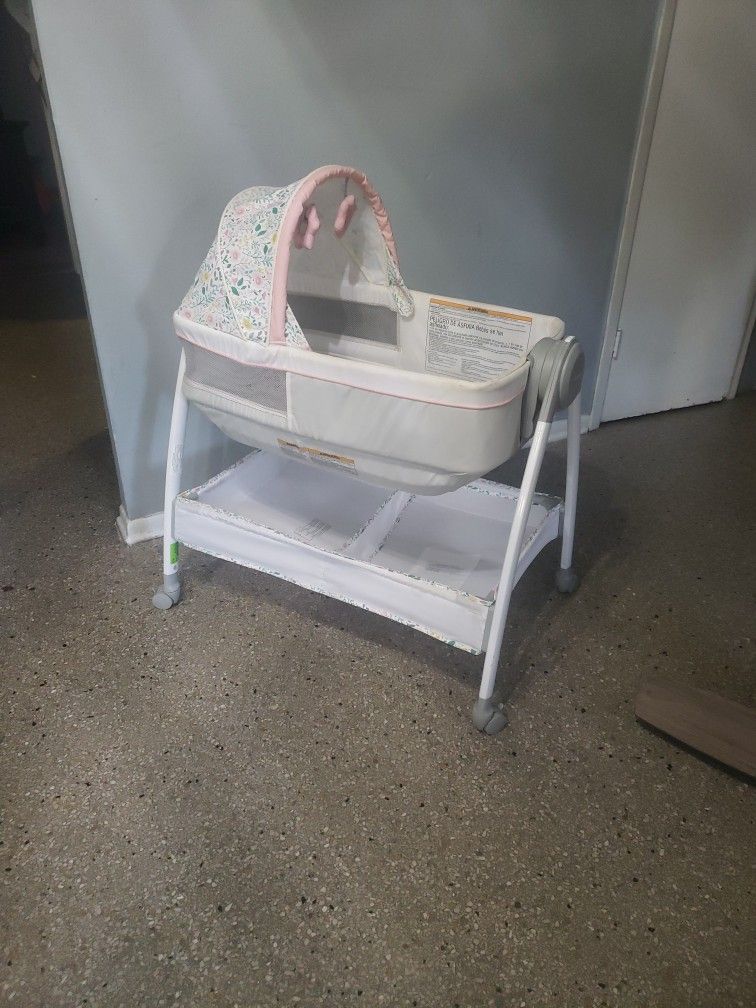 Bassinet/ Changing Table