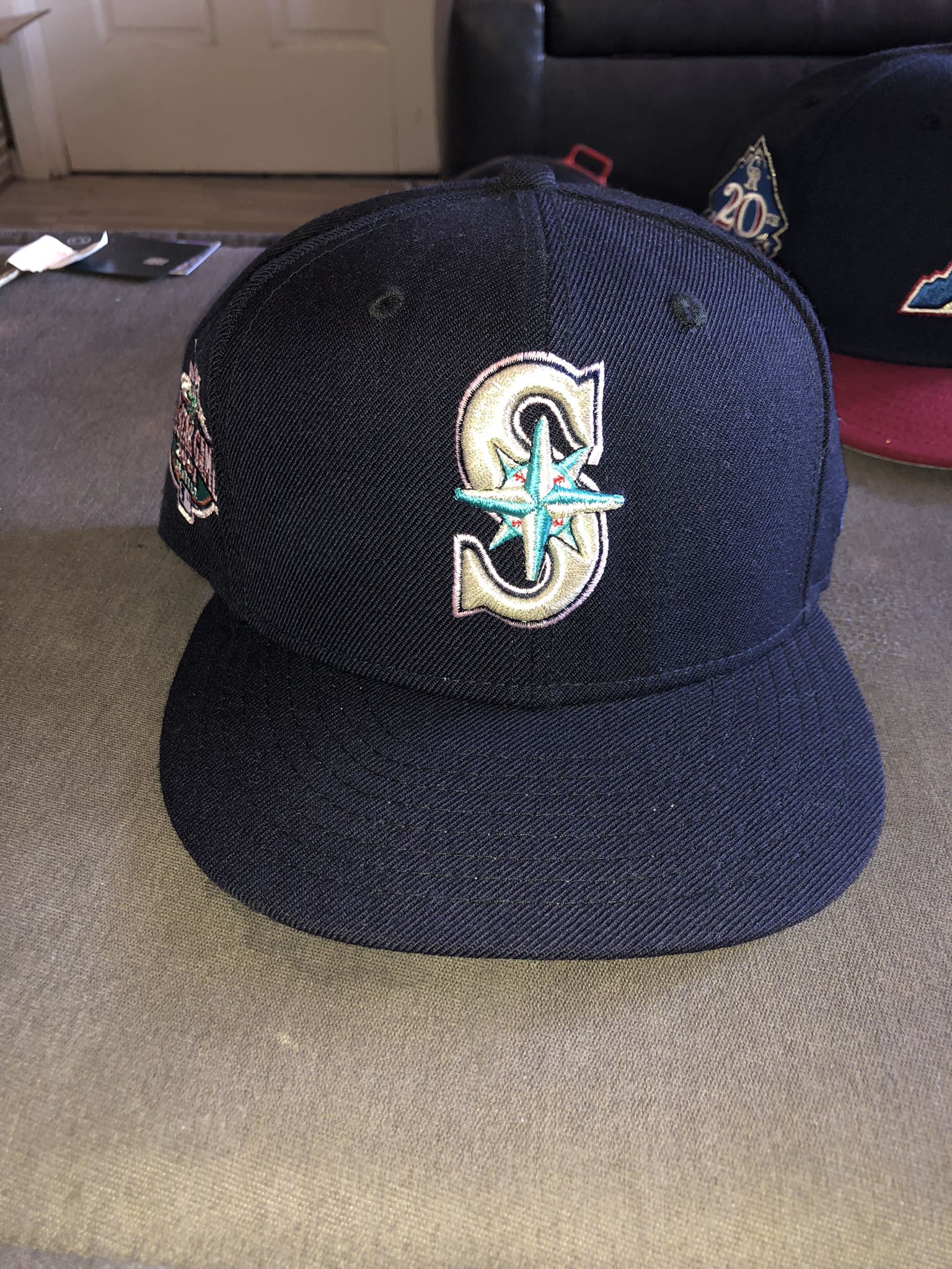 Seattle Mariners Pink Brim Fitted Hat 7 5/8 for Sale in New York, NY -  OfferUp