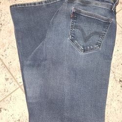 Levis Womans Pants