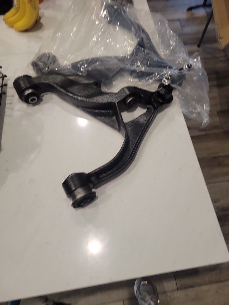 06-21 Dodge Ram Lower Control Arms With Ball Joint
