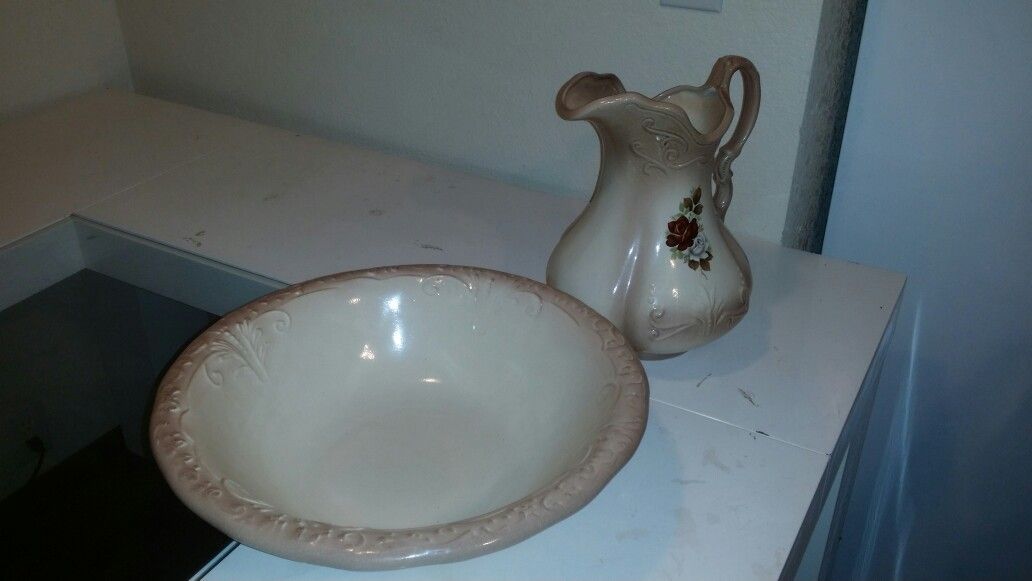 Vintage 1890's ironstone england washbowl and pitcher