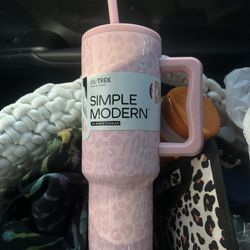 Simple Modern 40oz Tumbler. Brand New! $35 New. 