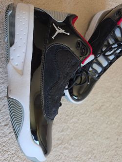 Jordan Max Aura 2 Black red white