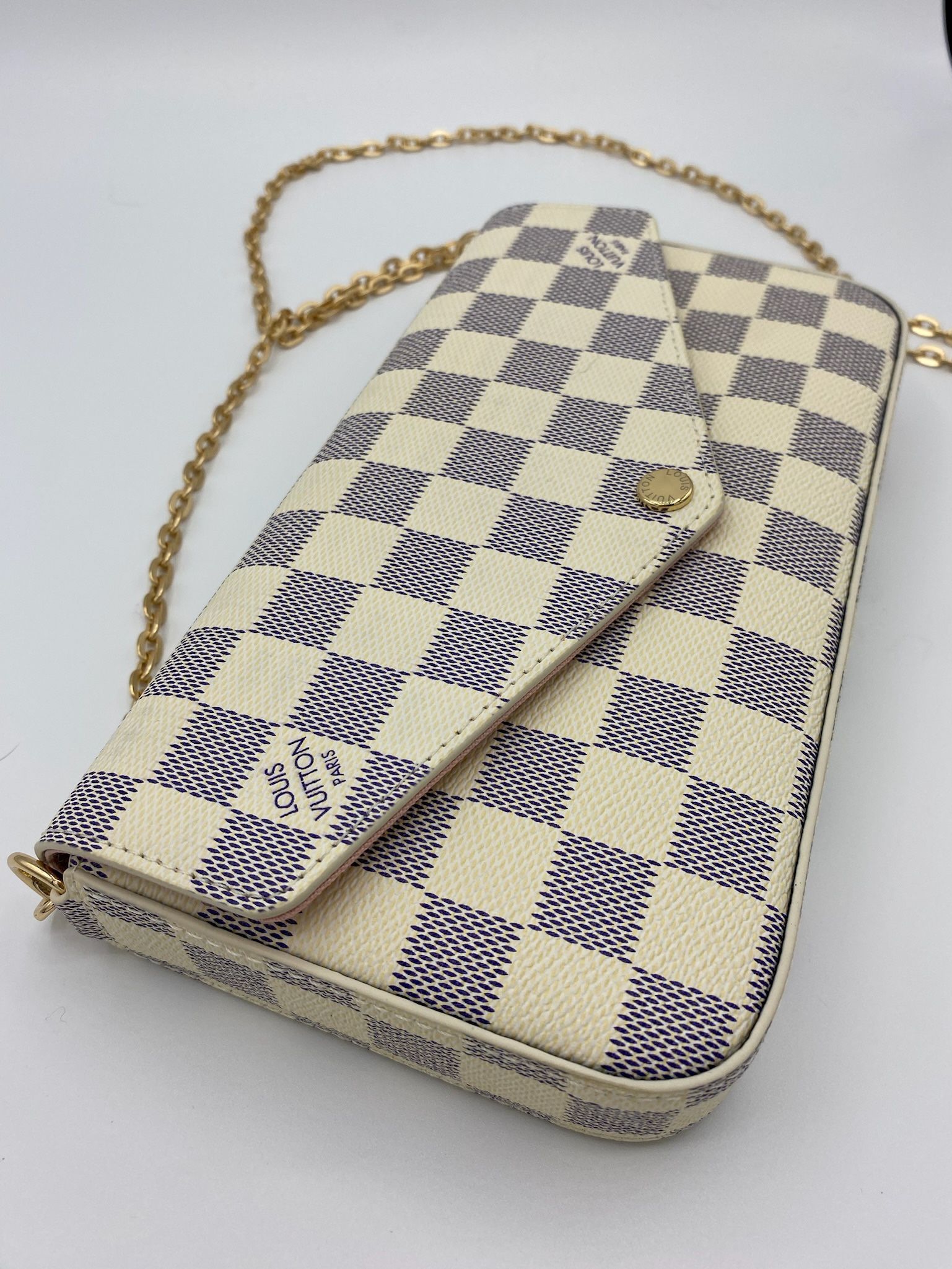 Leather Crossbody Purse - Grey/White Checkered / Gold Chain for Sale in  Phoenix, AZ - OfferUp