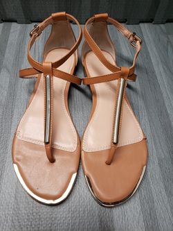Banana Republic flat sandals T strap thong