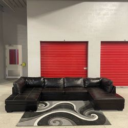 Like New Leather Sectional Couch CAN DELIVER🚚
