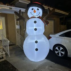 Spread Holiday Cheer With This Larger Than Life Snowman 