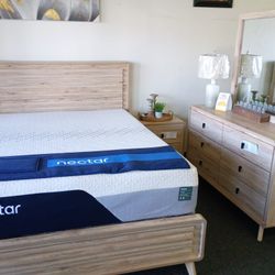 Natural Wood 4 Piece Queen Size Bedroom Set