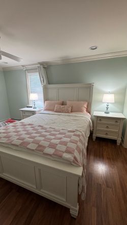 Off-White Queen Bedroom Set