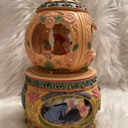 Disney Winnie The Pooh Snowglobe 