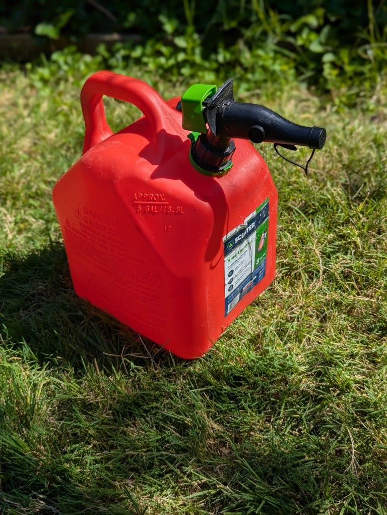 Scepter 5-Gallon Smart Control Gasoline Can/Canister - Red Plastic