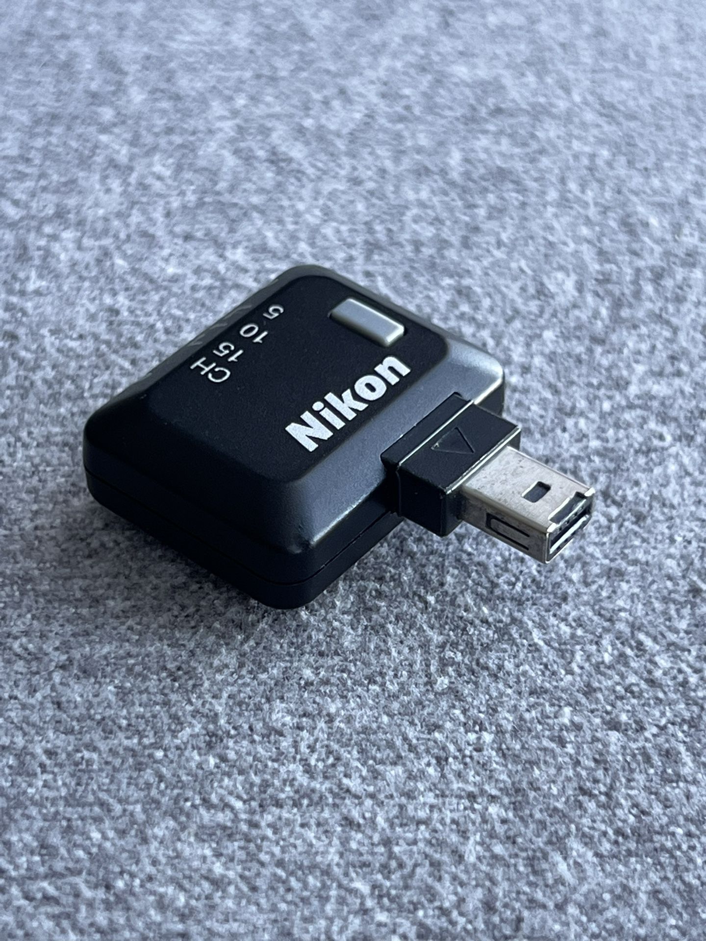 Nikon WR-R10 wireless flash trigger for Nikon SB-5000 flash system (FOR PARTS)