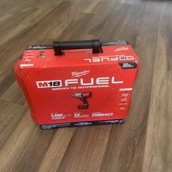 Milwaukee M18 High Torque Impact Wrench Kit