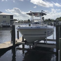 2003 Cobia Center Console 21’4”