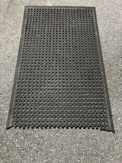 Heavy Duty Rubber Mat (35” X 57”)