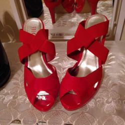 NEW WITHOUT BOX WOMEN'S SIZE 8.5 DRESS SHOE CHERRY RED STRAPPY ANKLE PLATFORM SANDAL HEELS BY ROUGE