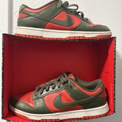 Freddie Cougar dunks  