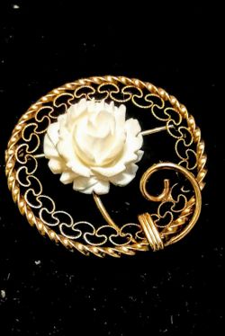 Vintage 12k gold filled carved flower brooch