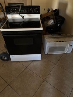 GE Electric Range with Glass Cooktop