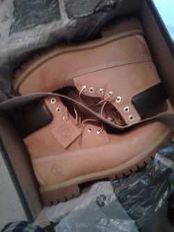 Men's Construction Timberland 6" Premium Used in Good Condition, Size 9.5