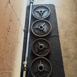 Olympic bar, weight plates and jaw locks.