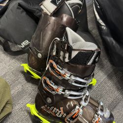 Men’s 9-9.5 Ski Boots With Travel Bag 
