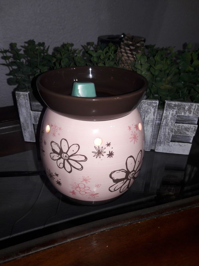 Scentsy Doodlebud Flowers warmer