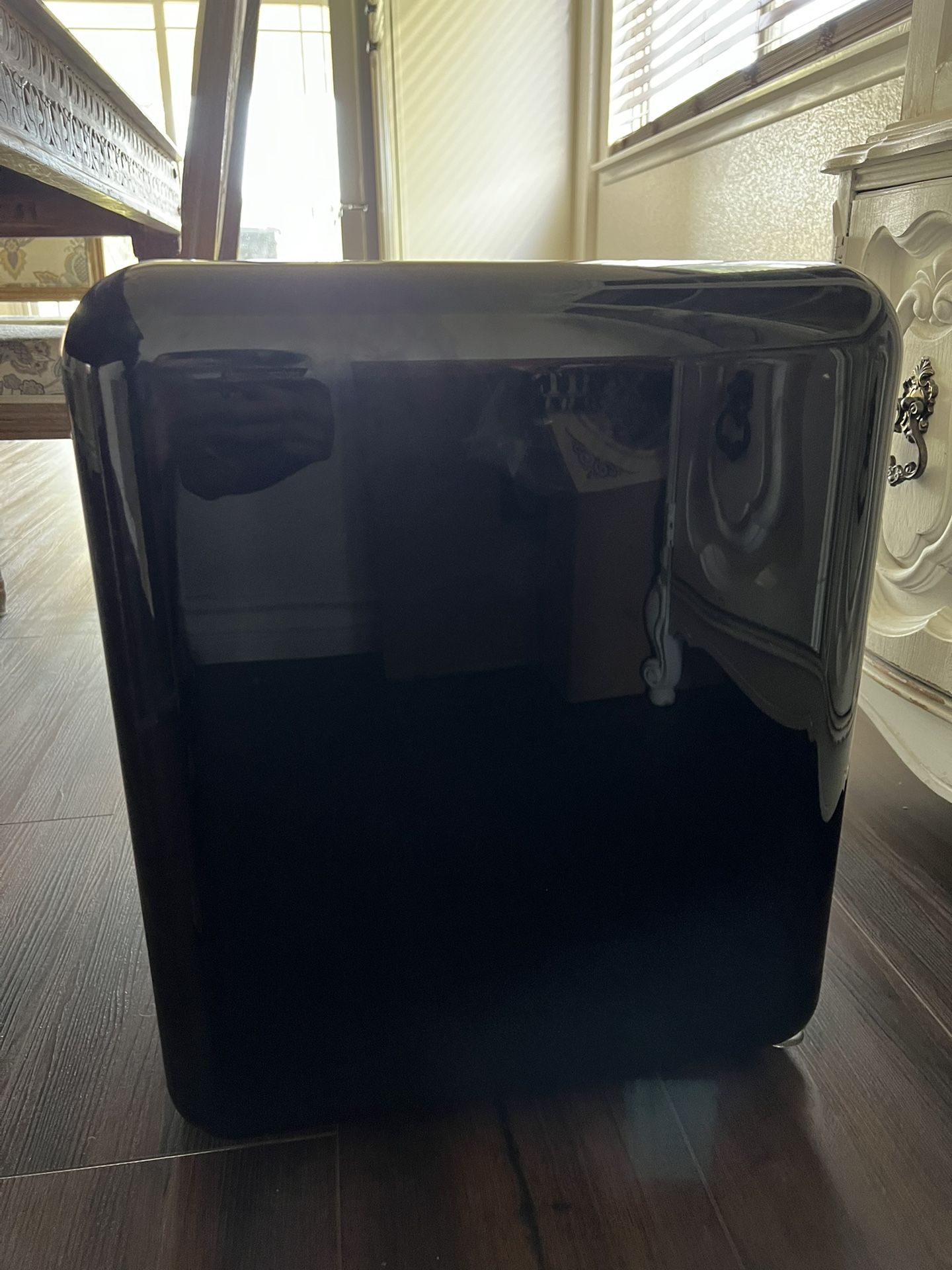 Small mini fridge and freezer Antarctic Star