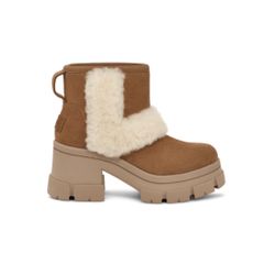 UGG BOOTS -new In Box Size 6.5 - Free Shipping 