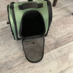 Rolling Pet Carrier 16 By 18 