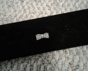 Beautiful Sterling silver bow ring