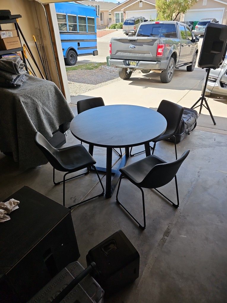 Dinner Table Seats 4 Adults