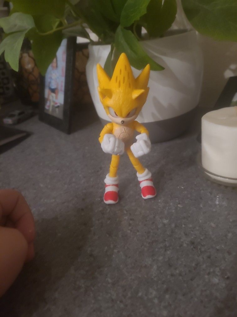 Super Sonic Figure
