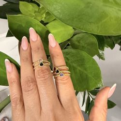 Simple Gold Bands With A Heart In Center