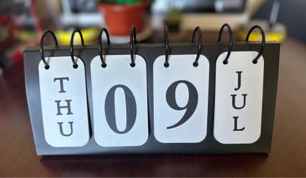 Vintage Style Metal Perpetual Flip Calendar