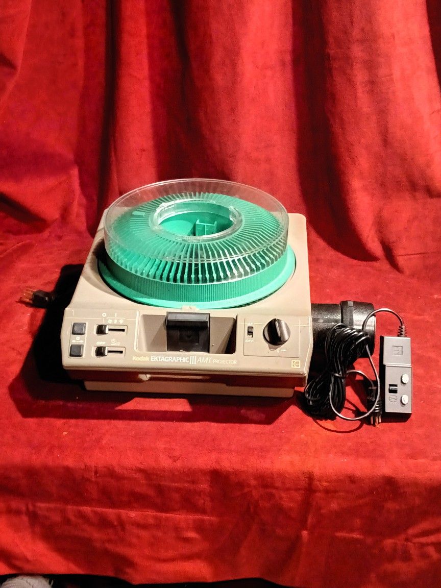 Kodak Ektagraphic III AMT Projector with wired remote