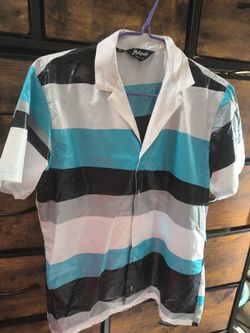 $8 MEN'S SHIRT SIZE MEDIUM