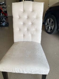 White dining room chairs- like new