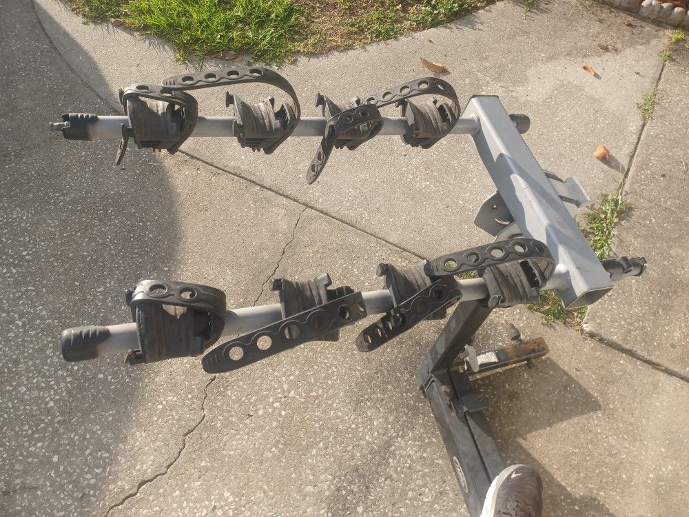 Land Rover Swing Away Pivot 4 Bike 2" Trailer Hitch Bicycle Rack with Lock and Key - $80 FIRM