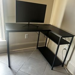 Computer gaming Monitor And Desk And Chair 