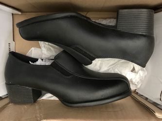 Women’s non slip shoe. USA 6.5 Shoes for Crews