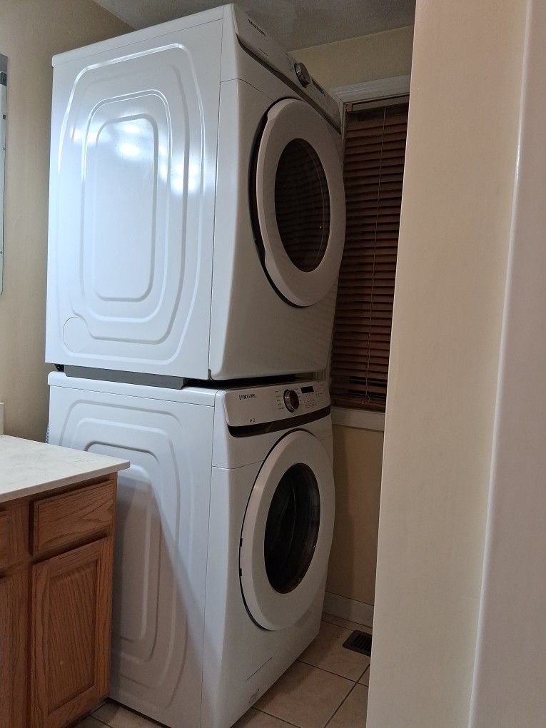 SAMSUNG WASHER & DRYER