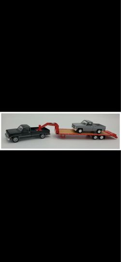 Greenlight 1:64 Black 1986 Chevy K-30 with Gooseneck and 1983 C-10 Project Truck Diecast Model Toy Collectible