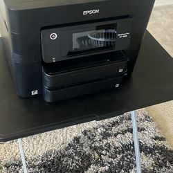 Epson Workforce printer And table